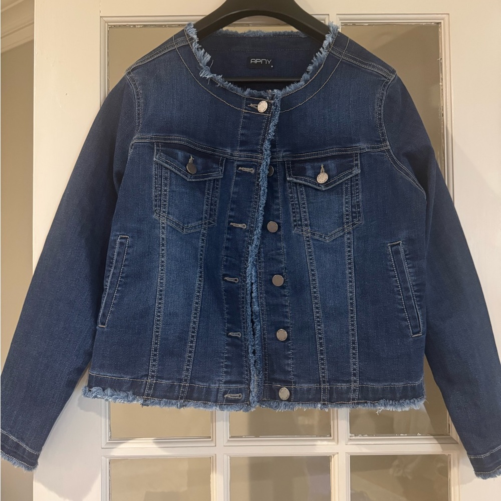 Trendy Blue Denim Jacket with Frayed Hem